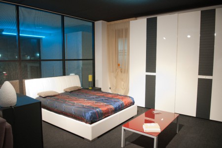 Letto Matrimoniale "BERLONI" cm. 173 x 237,4 - Pelle Bianca - Prezzo 3.200,00 / Scontato € 1.600,00 Consegna Campania Incluso / Fuori Campania +5%